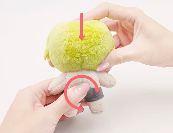 背面側から同じように揉んでいる様子